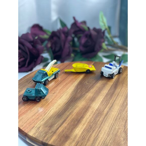 Vintage Bundle: Redline Hot Wheels, Matchbox, and FREE 1966 Collector's Case - Picture 3 of 15